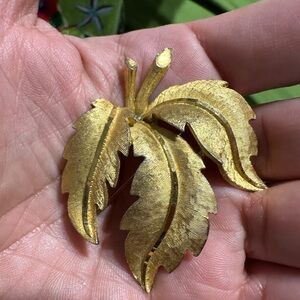 B.S.K vintage Gold Tone Leaf Brooch